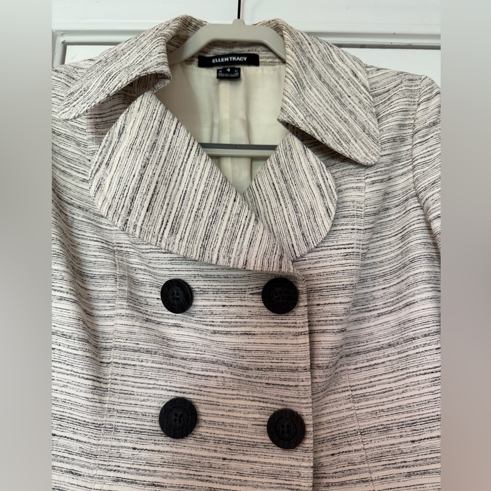 Ellen Tracy Cream Cotton Jacket, Notched Lapel, 3/4 Qtr Length Bell sleeves - Picture 3 of 11